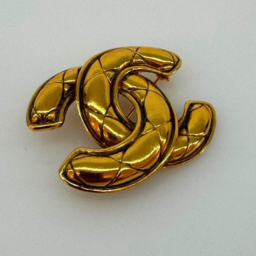 CHANEL CC LOGO Quilted Brooch